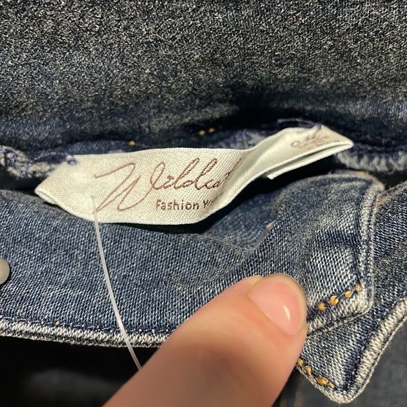 Wildcat womens short denim shorts chain slit sides stretch denim shorts - Picture 9 of 12